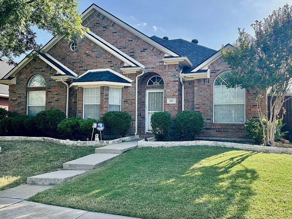 1st image of 808 Pinnacle Cir