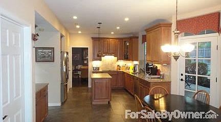 3rd image of 4004 Meadow Dr