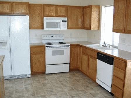 4th image of 1809 E Calkins Ave