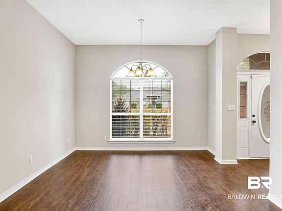 4th image of 202 Madison Ln