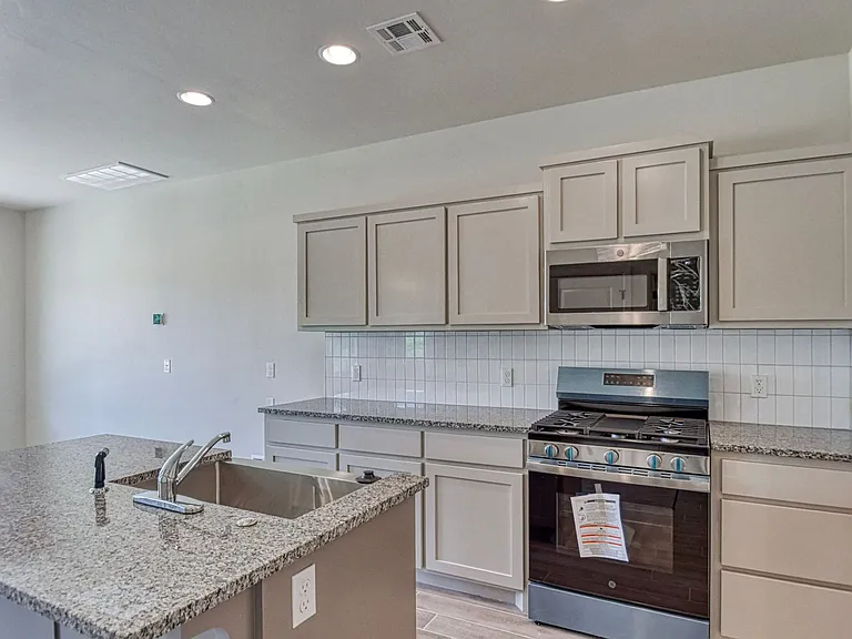 8101 Solare Pl — Photo 13