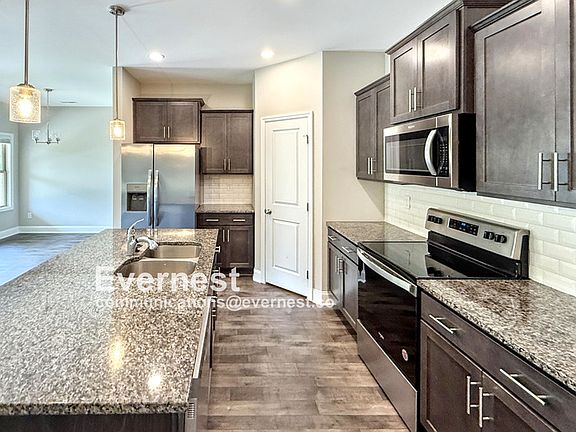 3rd image of 104 River Pointe Dr