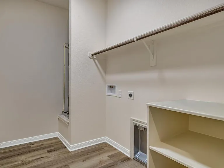 317 W Martin Luther King Dr — Photo 21