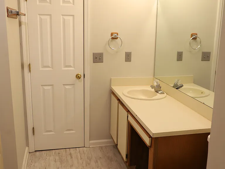 105 E Lakemont Dr — Photo 14