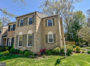 10300 Hampshire Green Ave, Fairfax, VA 22032