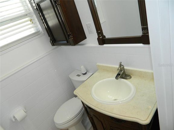 5th image of 15573 Bedford Cir E
