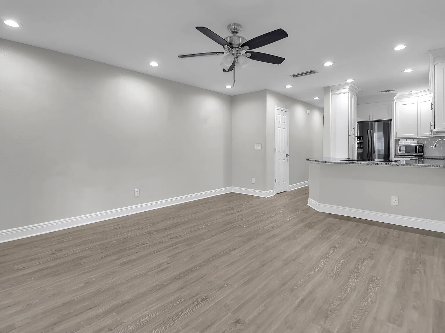 2 bed, 1036 sqft, $1,600 — Photo 4