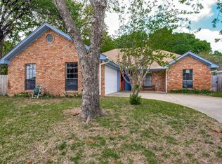 1529 Fireside Way, Irving, TX 75060