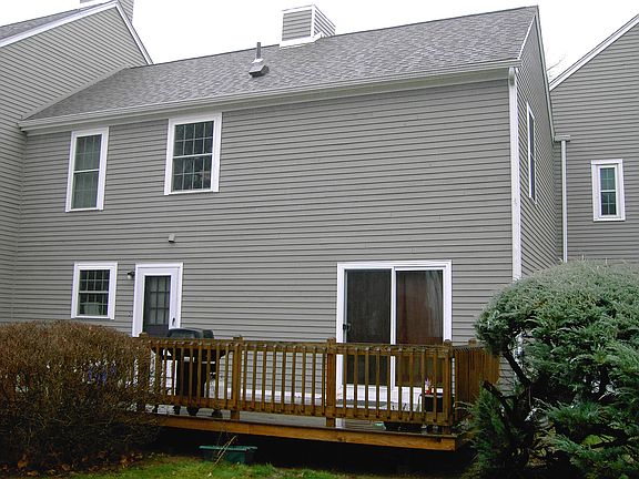 Deck W/pond view