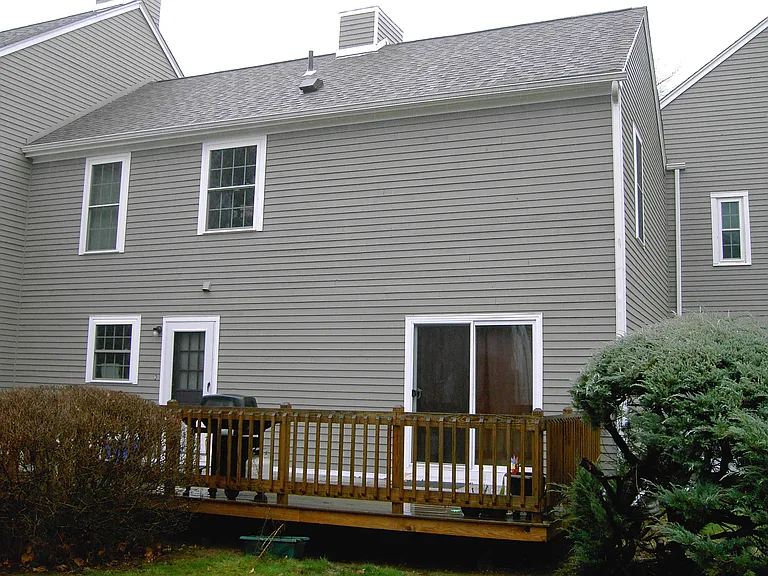 Deck W/pond view