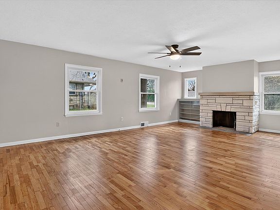 2nd image of 20391 Roosevelt Rd