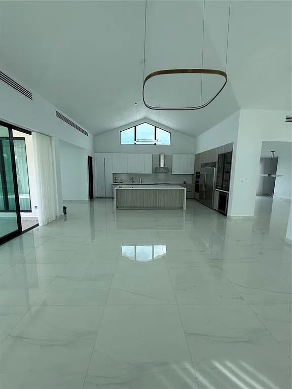 5 bed, 5.5 bath, 4300 sqft, $18,000 — Photo 4