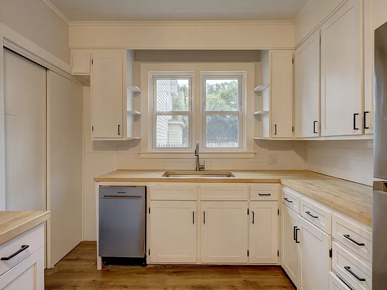 144 Liberty St #LEFT SIDE — Photo 8