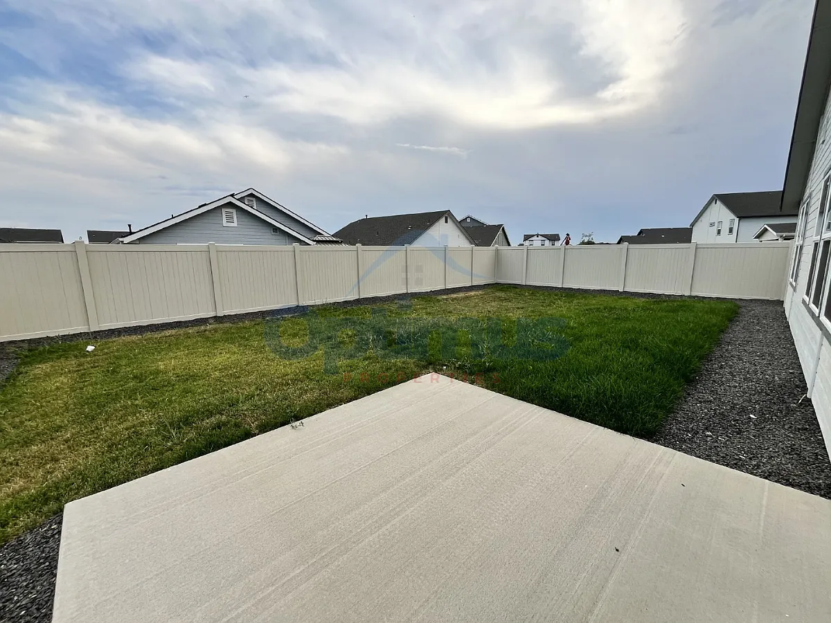 Building Photo - 10370 Crystal Ridge Dr