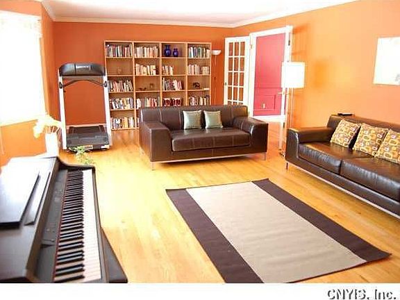 5th image of 8175 Pembroke Dr