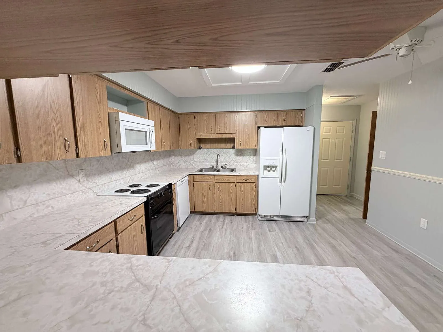 2 bed, 2.0 bath, 938 sqft, $1,399 — Photo 3