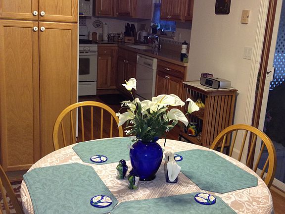 Breakfast area into kitchen