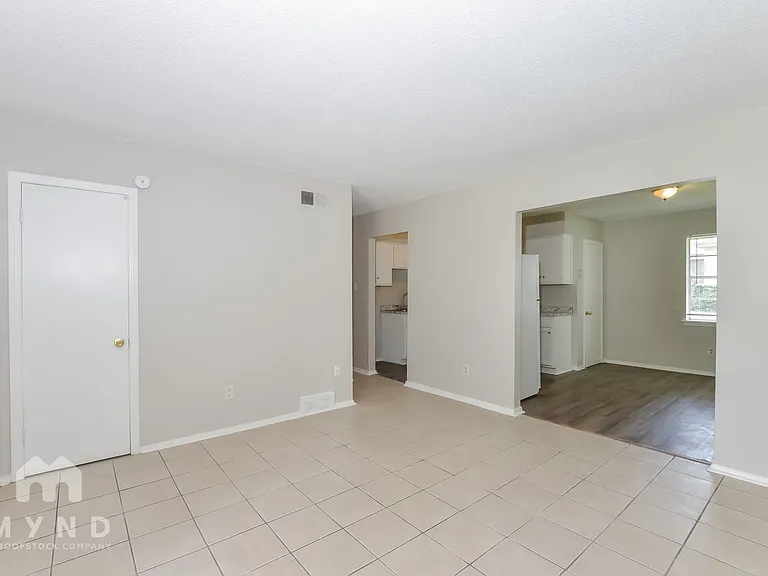 6875 Embassy Cir — Photo 6