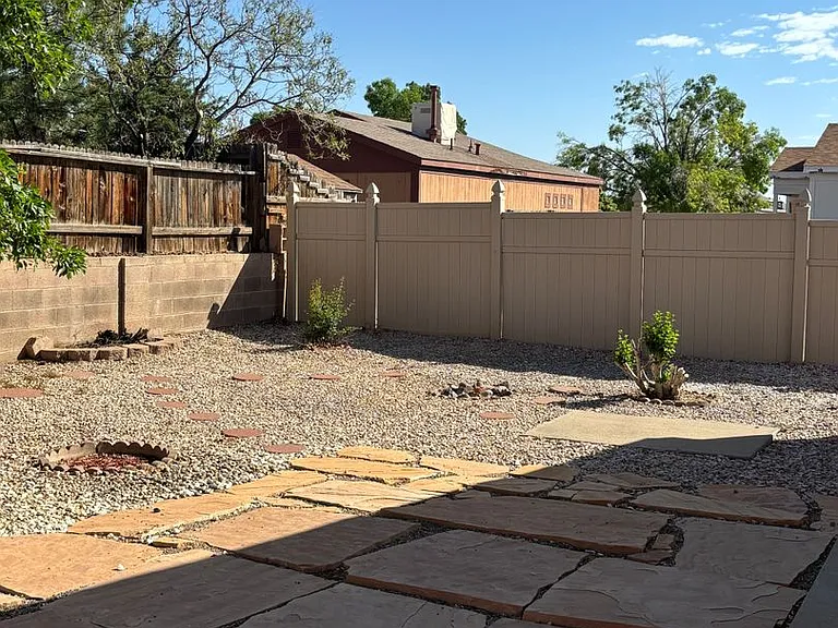 2125 Sierra Ln NE — Photo 36