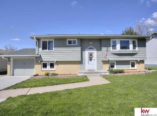 7518 Sun Valley Dr, Omaha, NE 68157