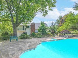 9 Oz Ct, Spring Valley, NY 10977