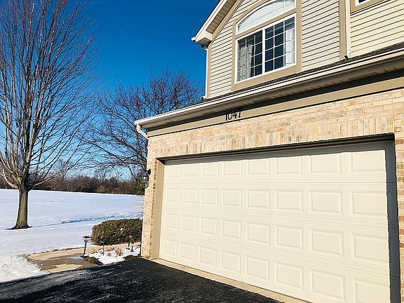 3rd image of 1047 Parkhill Cir