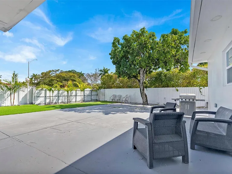 5521 SW 104th Ave — Photo 23