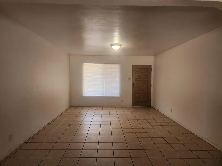 2518 Wyoming Blvd NE — Photo 2