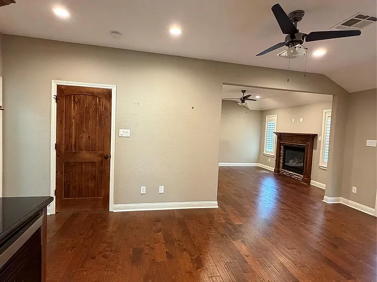 1710 Castlerock Dr — Photo 17