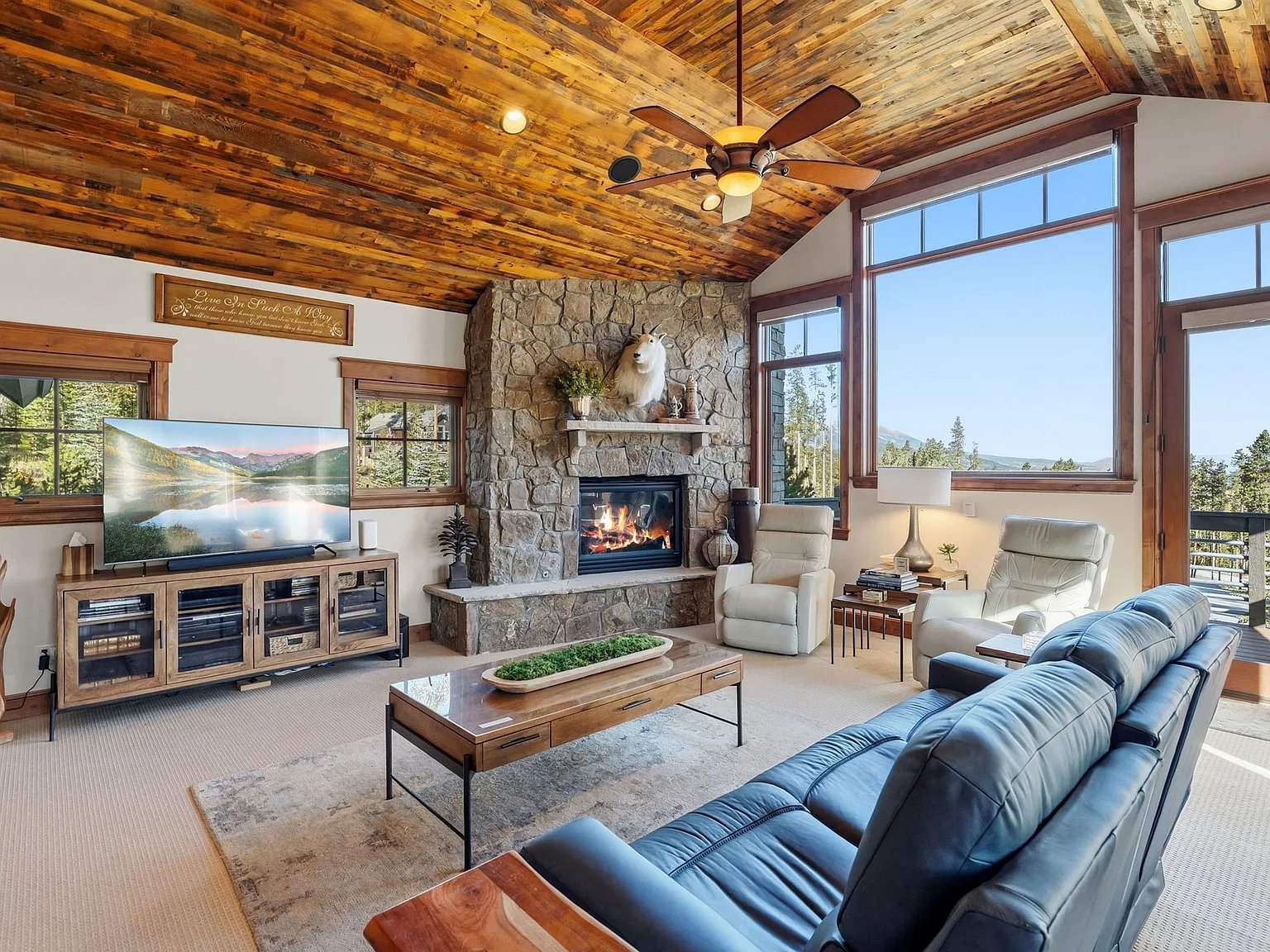 5 bed, 4300 sqft, $15,500 — Photo 3