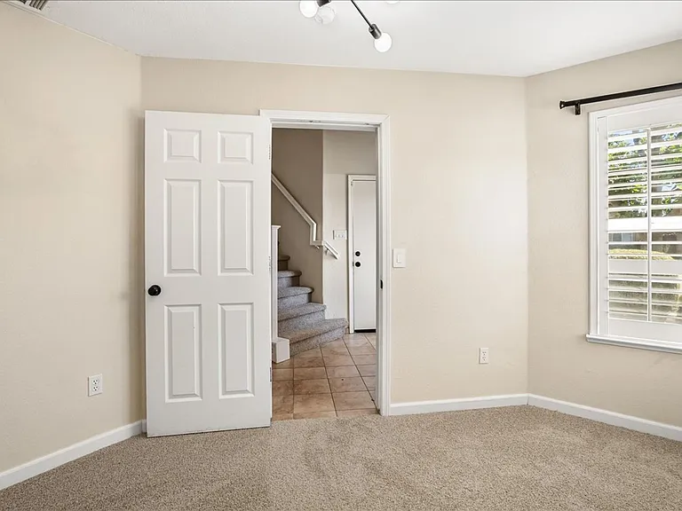 1002 Bay Terrace Dr — Photo 6