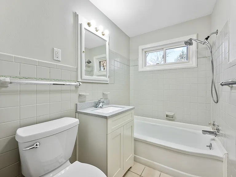 304 Davis Ave #304 — Photo 16
