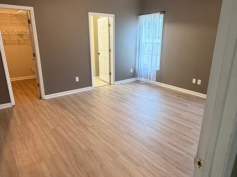 82 Macon Ct E — Photo 4