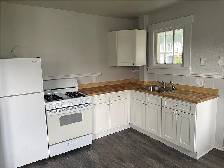 36 Lincoln Ave #1 — Photo 3
