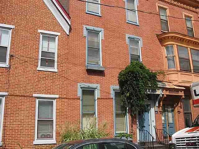 2nd image of 254 Cumberland St