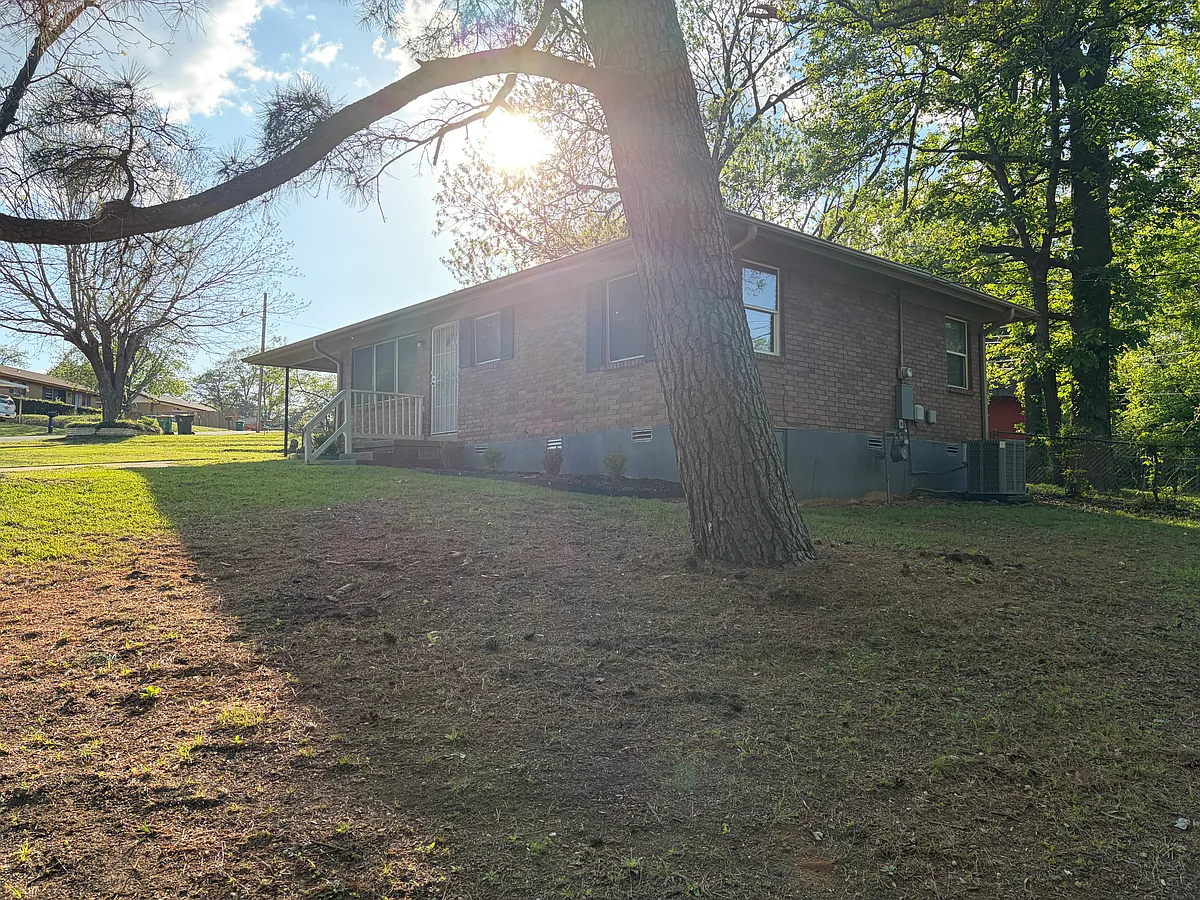 Building Photo - 22 Clement Dr