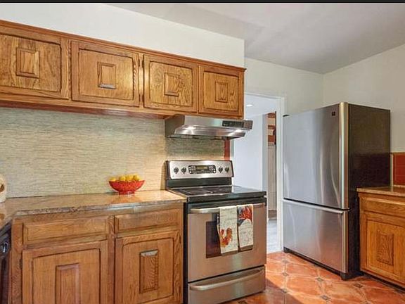 4th image of 9229 Three Oaks Dr