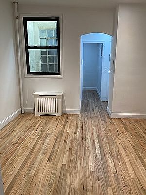 5th image of 215 E 88th St APT 5B