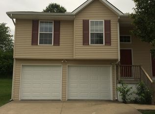 10715 N Kenwood Ave, Kansas City, MO 64155