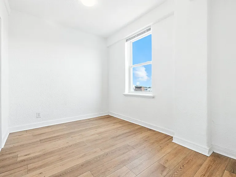 St. Regis Apartments — Photo 26