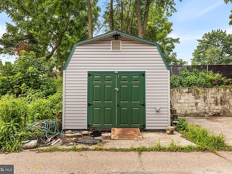 424 S Church St — Photo 35