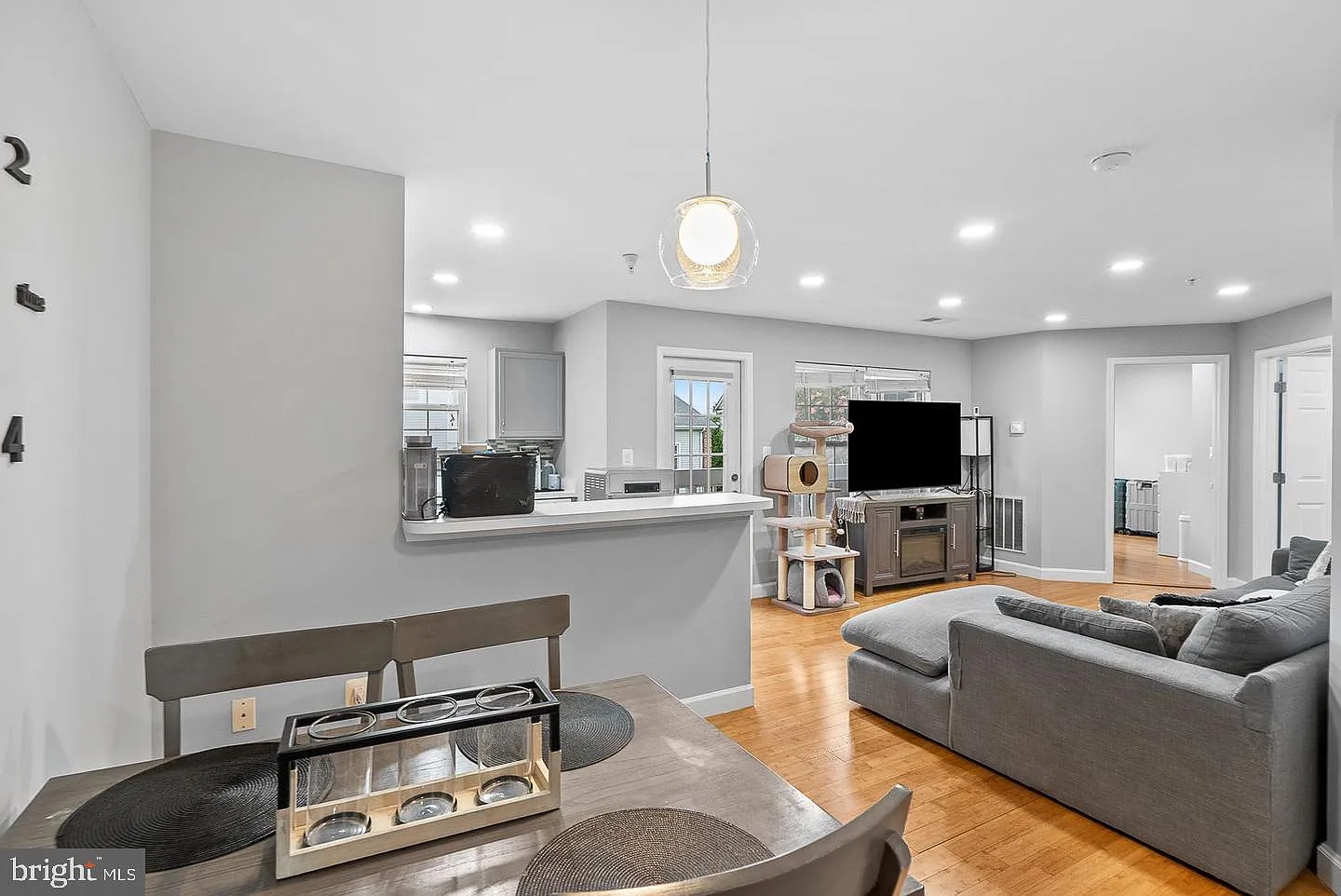 1 bed, 1.0 bath, 796 sqft, $2,200 — Photo 4