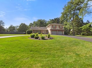416 Hickory Haven Dr E, Gurnee, IL 60031