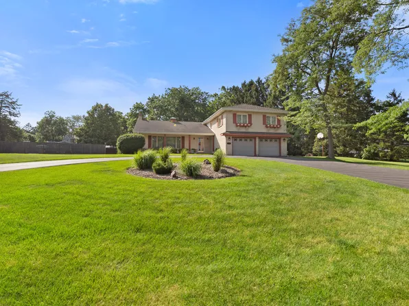 416 Hickory Haven Dr E, Gurnee, IL 60031