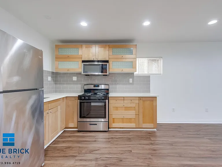 1223 N Bronson Ave — Photo 4