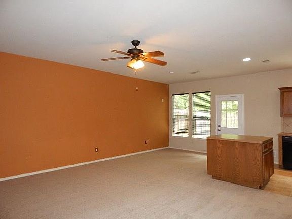 2nd image of 715 Hallsleigh Ln