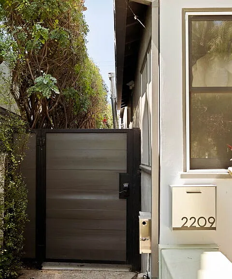 2209 Louella Ave — Photo 2
