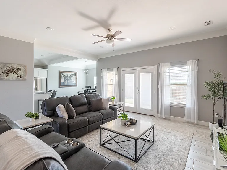 3126 Oakley St — Photo 3