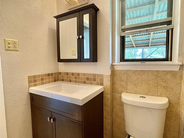 509 Dwyer St — Photo 14
