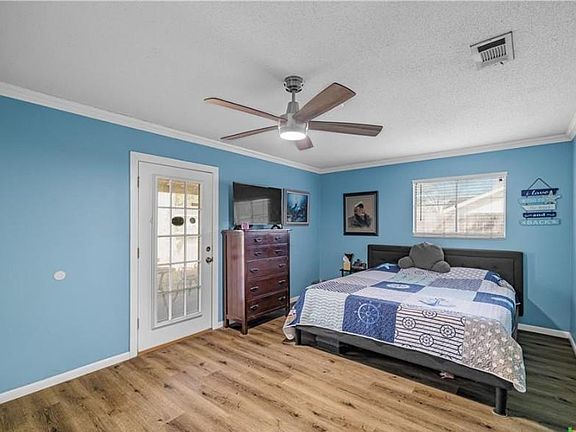 5th image of 204 Brooks Rd